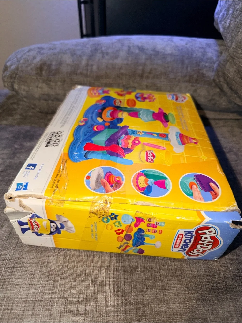 Play-Doh Kitchen Creations Cake Party Playset